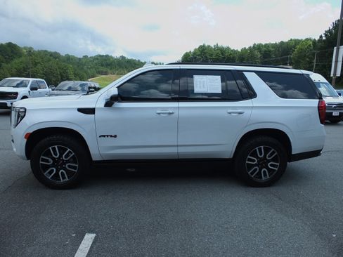 Used 2023 GMC Yukon AT4 w/ AT4 Premium Plus Package AWD/4WD image 6