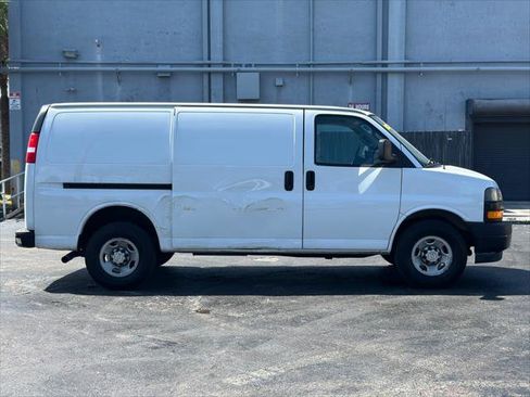 Used 2021 Chevrolet Express 2500 w/ Driver Convenience Package image 9