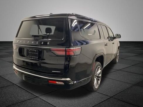 Certified 2024 Jeep Wagoneer L Series III w/ Premium Group I AWD/4WD image 7