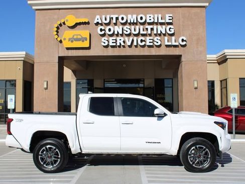 Used 2025 Toyota Tacoma TRD Sport image 8