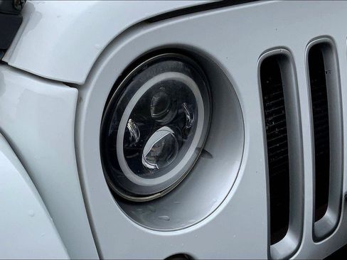 Used 2016 Jeep Wrangler Unlimited Sahara w/ Dual Top Group image 24