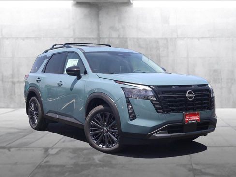 New 2026 Nissan Pathfinder SL w/ SL Premium Package AWD/4WD image 2