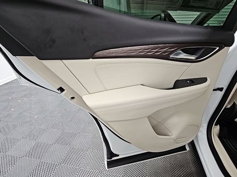 Used 2023 Buick Envision Avenir image 36