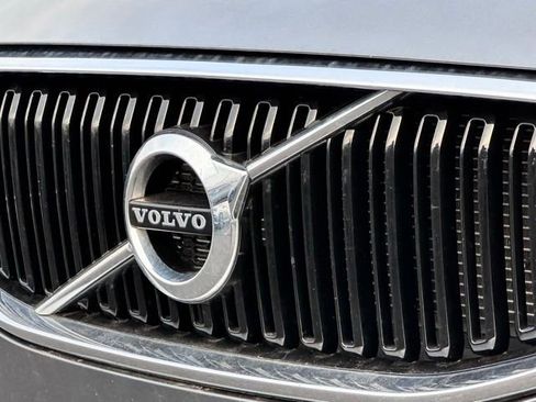 Used 2021 Volvo XC60 T5 Momentum w/ Premium Package image 4