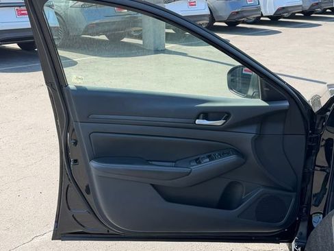Used 2024 Nissan Altima 2.5 SV FWD image 13
