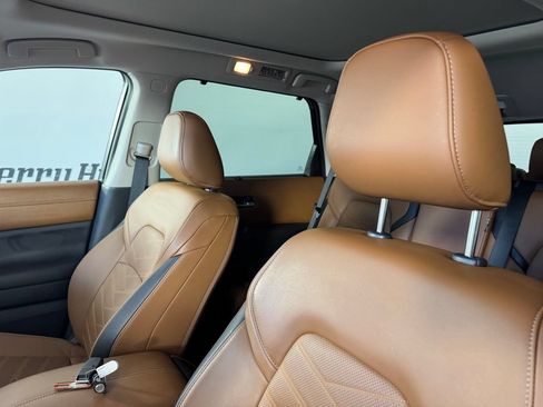 Used 2025 Nissan Pathfinder Platinum w/ Cargo Package FWD image 9