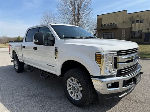 Used 2018 Ford F250 XLT w/ XLT Value Package AWD/4WD image 4