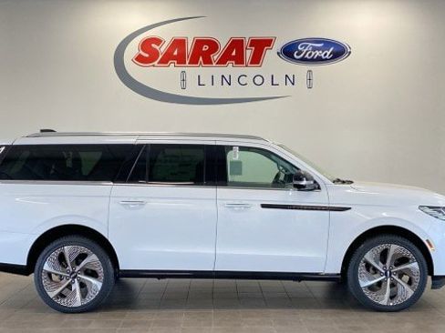 New 2026 Lincoln Navigator L Black Label AWD/4WD image 1