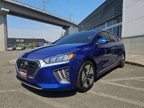 Used 2022 Hyundai Ioniq Limited image 4