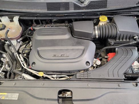 Used 2021 Chrysler Voyager Lxi FWD image 30