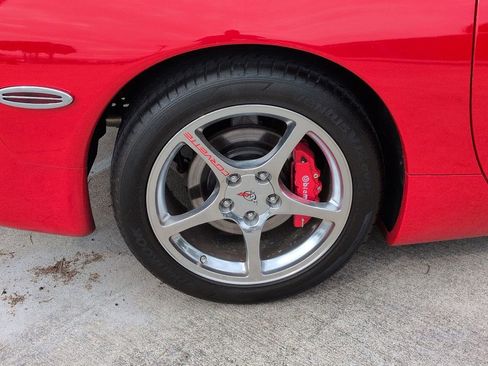 Used 2004 Chevrolet Corvette Convertible w/ Preferred Equipment Group RWD image 18