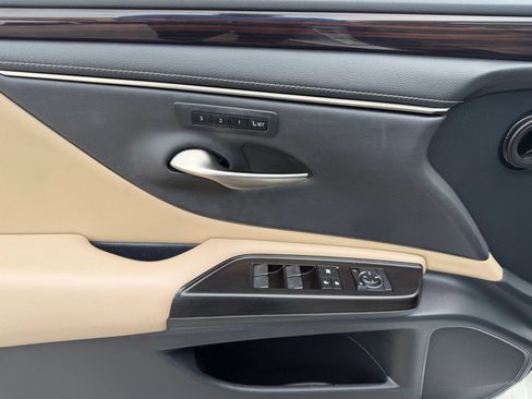 Used 2019 Lexus ES 350 w/ Premium Package FWD image 11