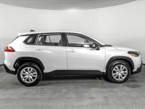 Used 2024 Toyota Corolla Cross L FWD image 19
