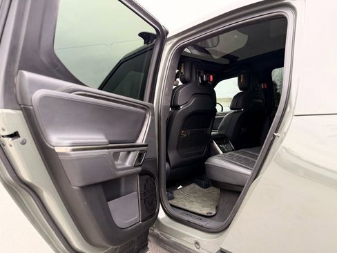 Used 2022 Rivian R1T Launch Edition image 31