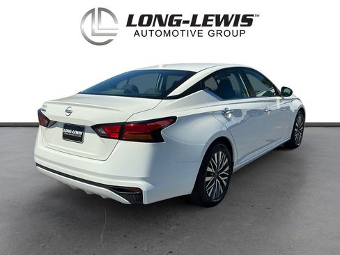 Used 2025 Nissan Altima 2.5 SV FWD image 7