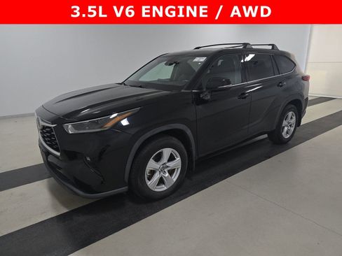 Used 2021 Toyota Highlander LE image 1