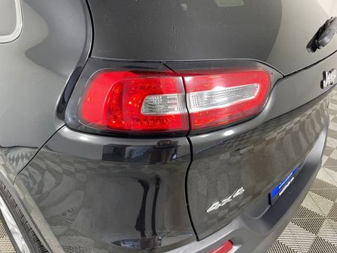 Used 2014 Jeep Cherokee Latitude AWD/4WD image 18