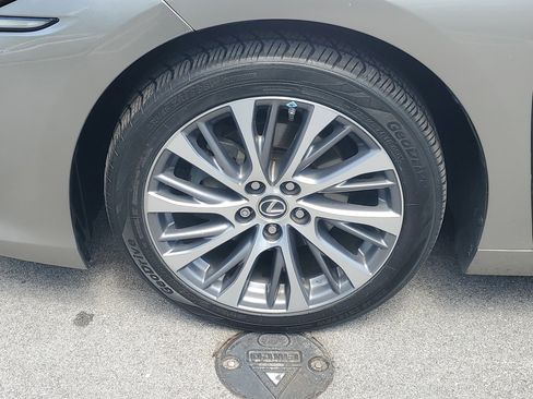 Used 2021 Lexus ES 350 w/ Premium Package FWD image 4