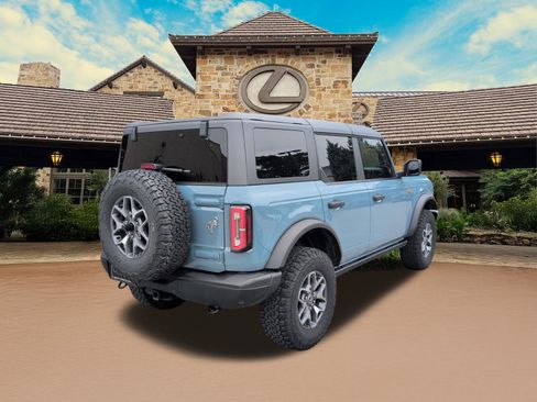 Used 2023 Ford Bronco Badlands AWD/4WD image 2