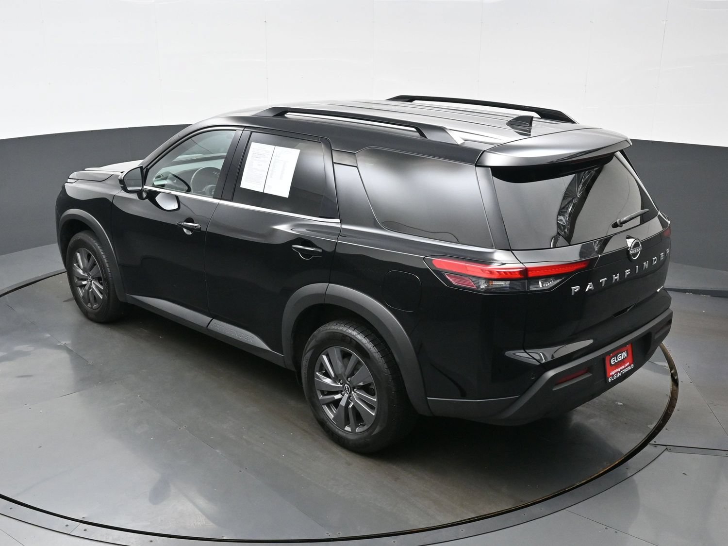 Used 2025 Nissan Pathfinder SV AWD/4WD image 41