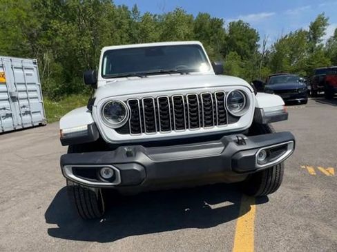 Used 2025 Jeep Wrangler Unlimited Sahara AWD/4WD image 3