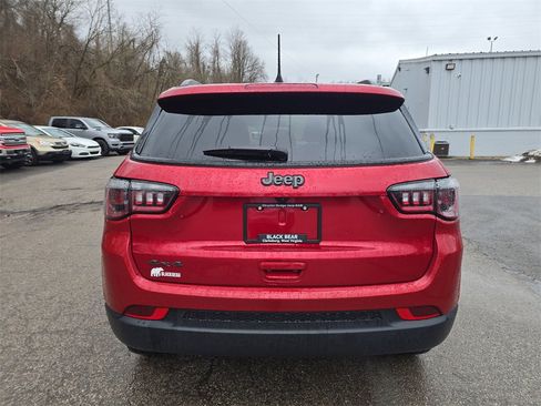 New 2025 Jeep Compass Latitude w/ Sun & Sound Group image 5