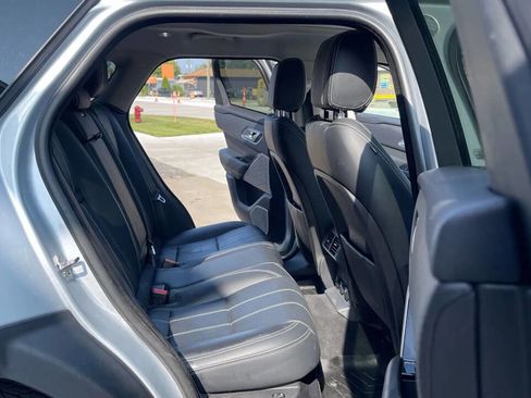 Used 2018 Land Rover Range Rover Velar S image 22