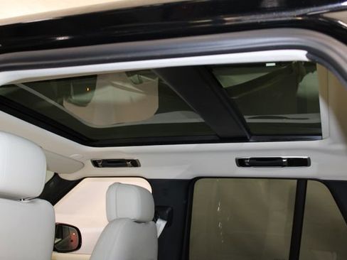 Used 2025 Land Rover Range Rover SE image 12