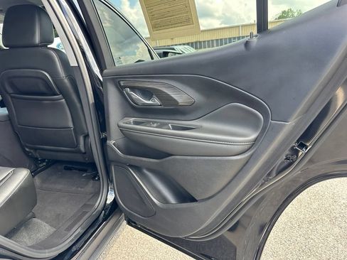 Used 2024 GMC Terrain SLT FWD image 19