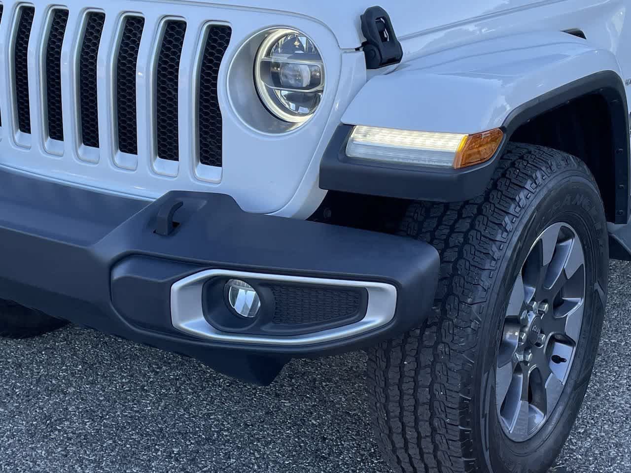 Used 2018 Jeep Wrangler Unlimited Sahara AWD/4WD image 36