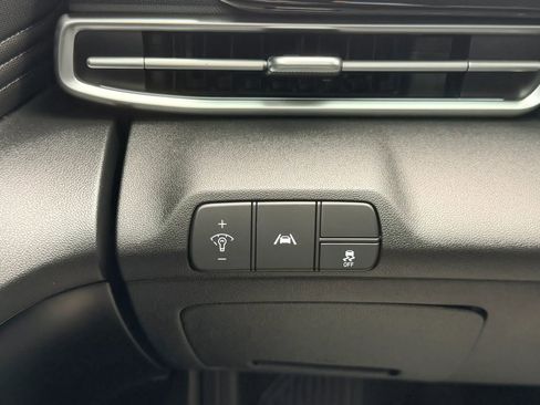Used 2022 Hyundai Elantra Limited FWD image 18