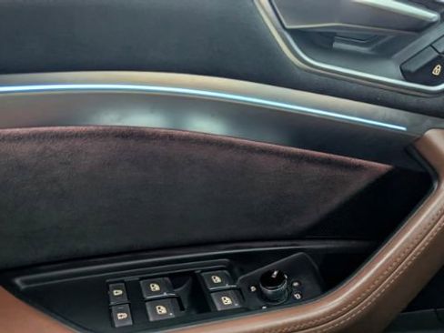 Used 2021 Audi e-tron Prestige image 31