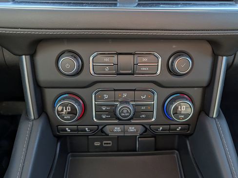 Used 2023 Chevrolet Suburban Z71 AWD/4WD image 24