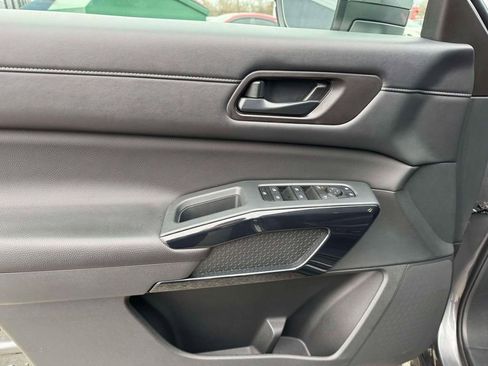 Certified 2024 Nissan Pathfinder SV image 16