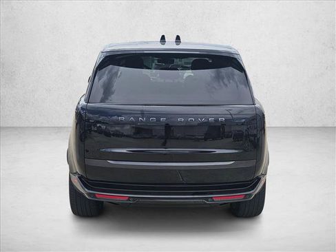 Used 2025 Land Rover Range Rover SE AWD/4WD image 6