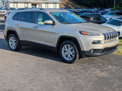 Used 2015 Jeep Cherokee Latitude FWD image 8