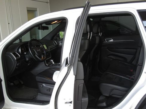 Used 2021 Jeep Grand Cherokee Laredo X AWD/4WD image 13