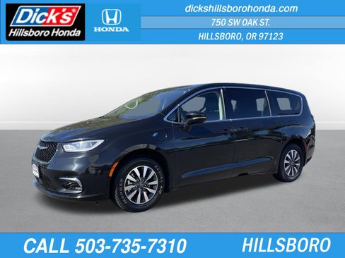 Used 2024 Chrysler Pacifica Limited FWD image 1