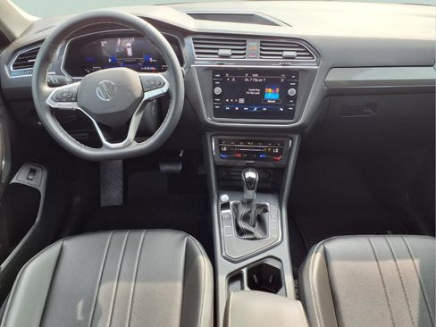 Used 2024 Volkswagen Tiguan SE w/ MDO Package, Three-Row image 10