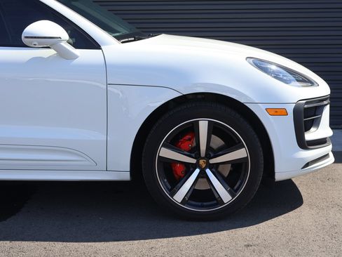 Certified 2024 Porsche Macan S AWD/4WD image 12