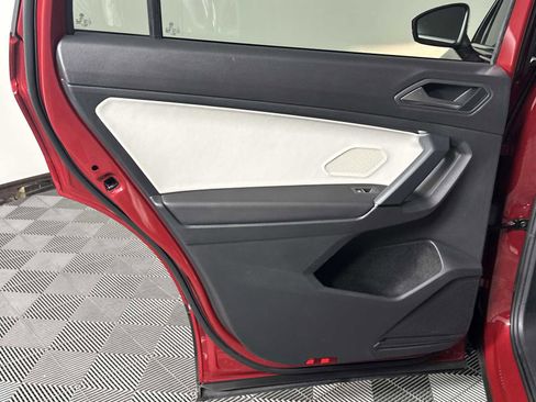 Used 2019 Volkswagen Tiguan SE w/ Panoramic Sunroof Package FWD image 23