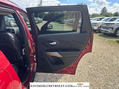 Used 2017 Jeep Cherokee High Altitude AWD/4WD image 46