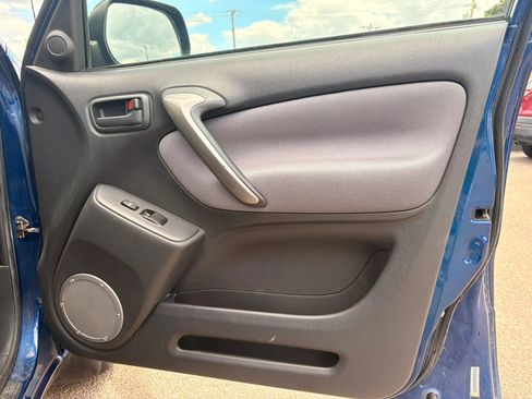 Used 2004 Toyota RAV4 4WD image 11