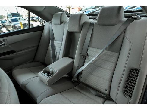 Used 2016 Toyota Camry LE image 13