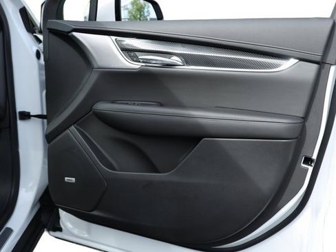 Used 2022 Cadillac XT6 Sport w/ Technology Package image 19