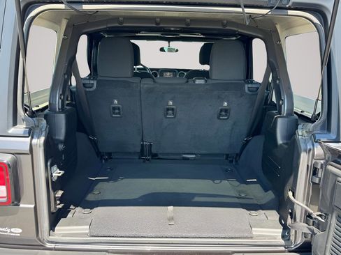 Used 2018 Jeep Wrangler Unlimited Sport S AWD/4WD image 36