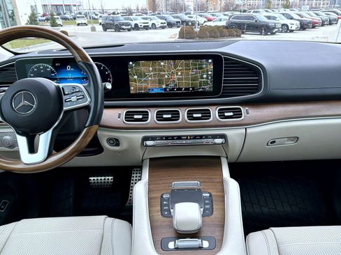 Used 2022 Mercedes-Benz GLS 580 4MATIC image 13