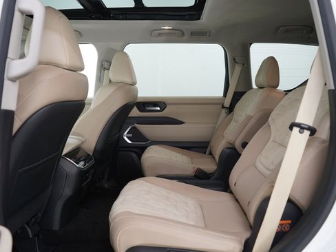 Used 2025 Nissan Armada Platinum w/ Convenience Package AWD/4WD image 19