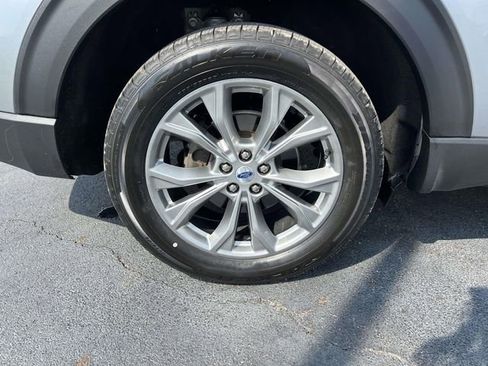 Used 2022 Ford Explorer XLT w/ Equipment Group 202A image 11