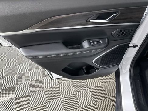 New 2026 Jeep Grand Cherokee Limited AWD/4WD image 15